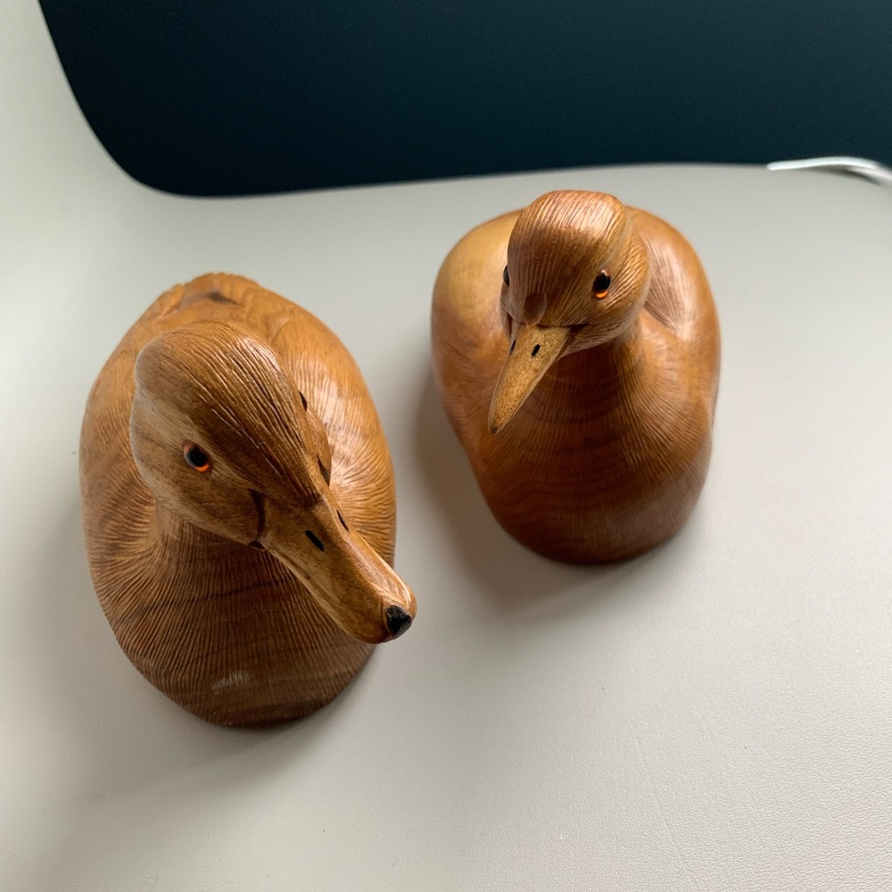 Vintage Pair of Hand Carved/Crafted Wooden signed by Lew Driver 1989 Sculptures - Picture 5 of 5